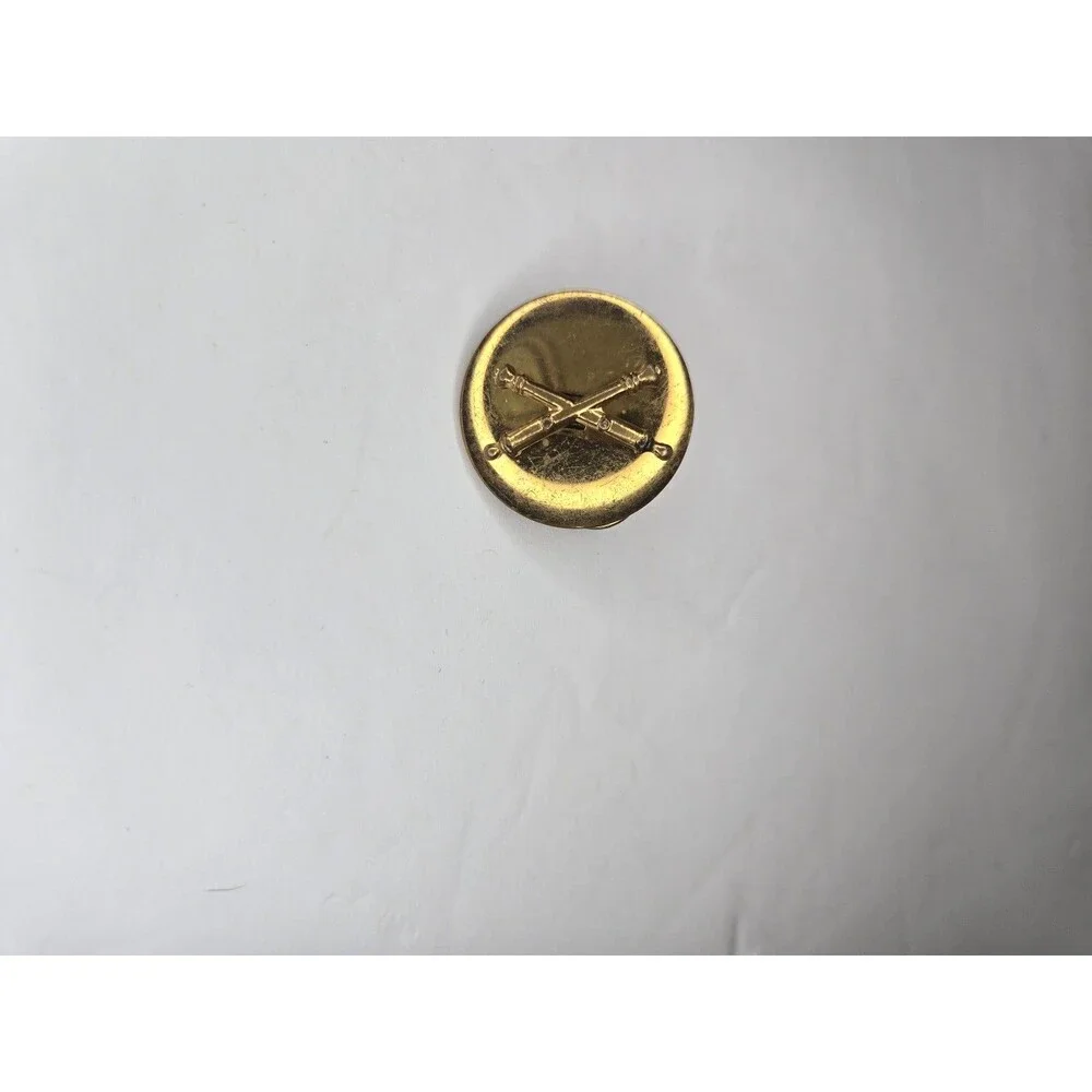1950s US Army Enlisted Man's Artillery Branch Domed/Convex BOS Collar Badge